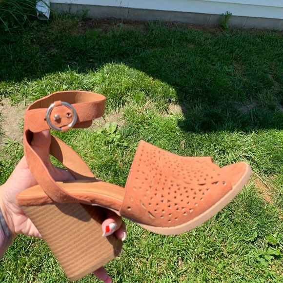 Qupid CUTOUT HEELED SANDALS (HAZEL SUEDE) size 7 spring summer boho‎ ankle fall - Picture 5 of 15